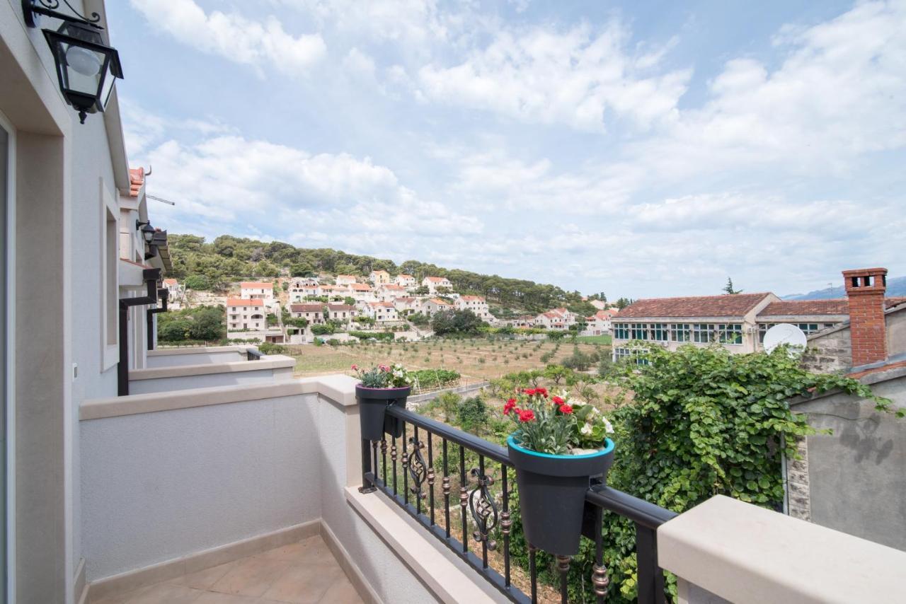 Apartments Mare Postira Luaran gambar