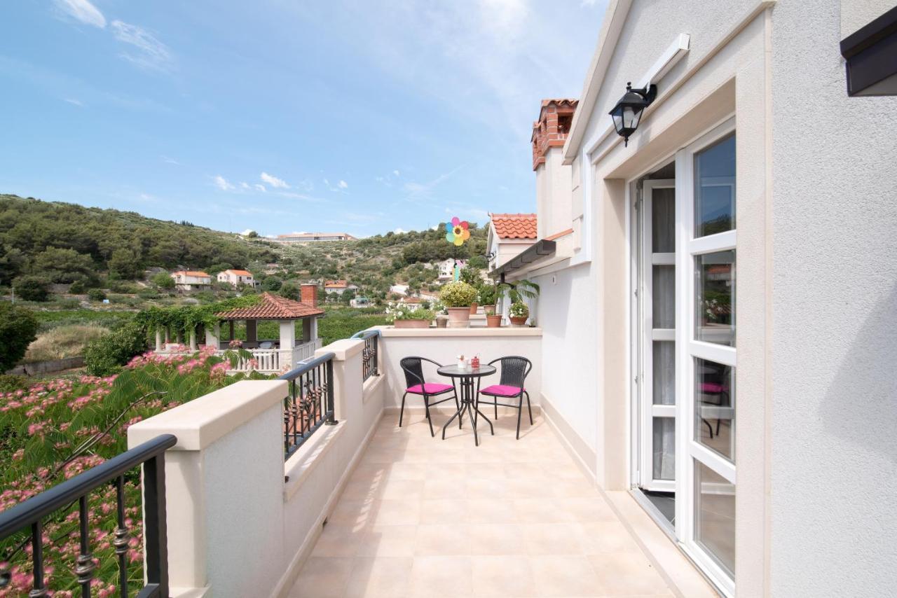 Apartments Mare Postira Luaran gambar