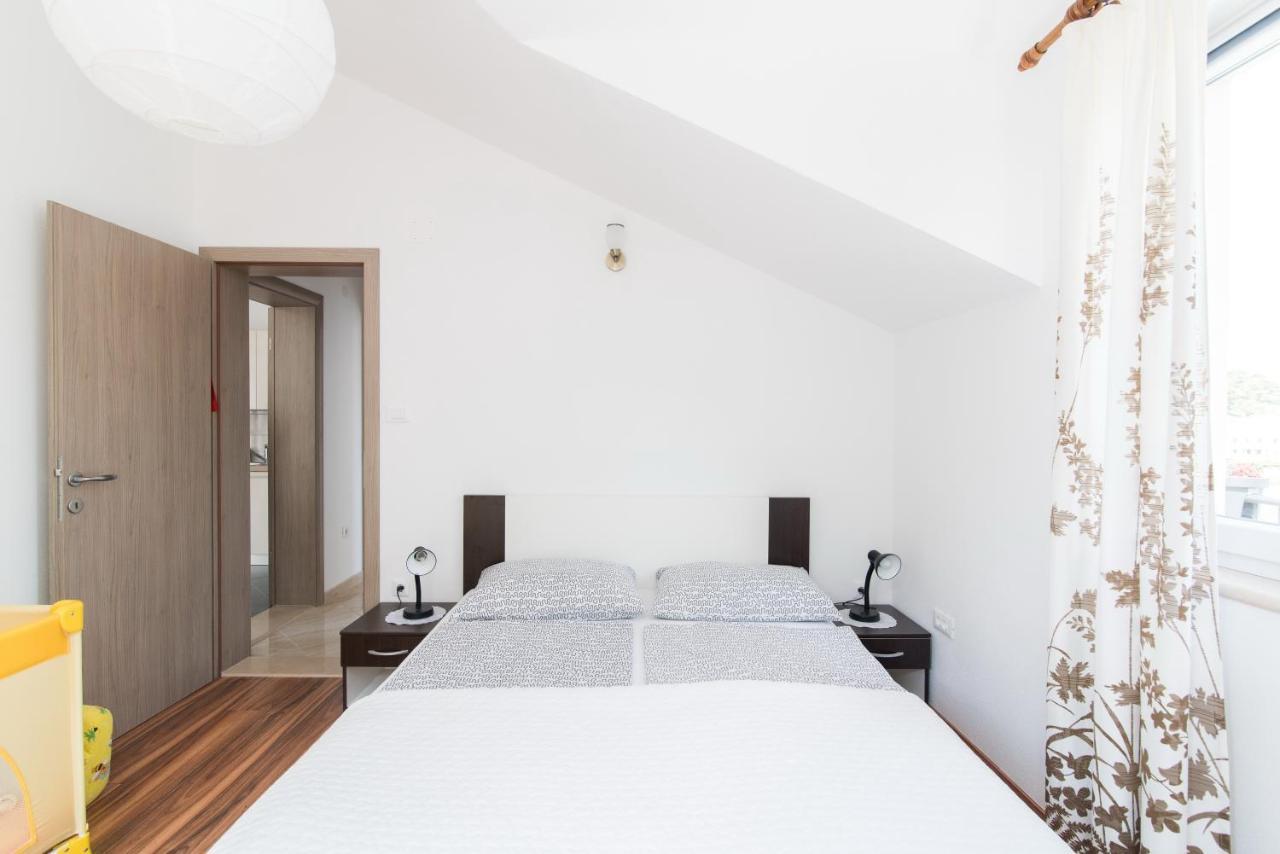 Apartments Mare Postira Luaran gambar