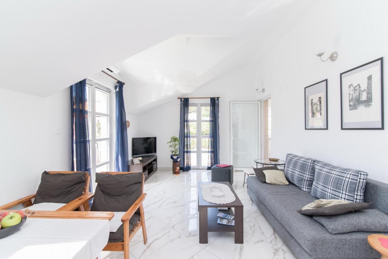 Apartments Mare Postira Luaran gambar