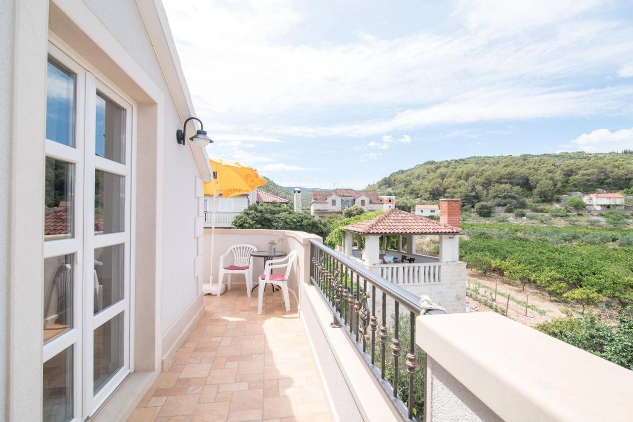 Apartments Mare Postira Luaran gambar