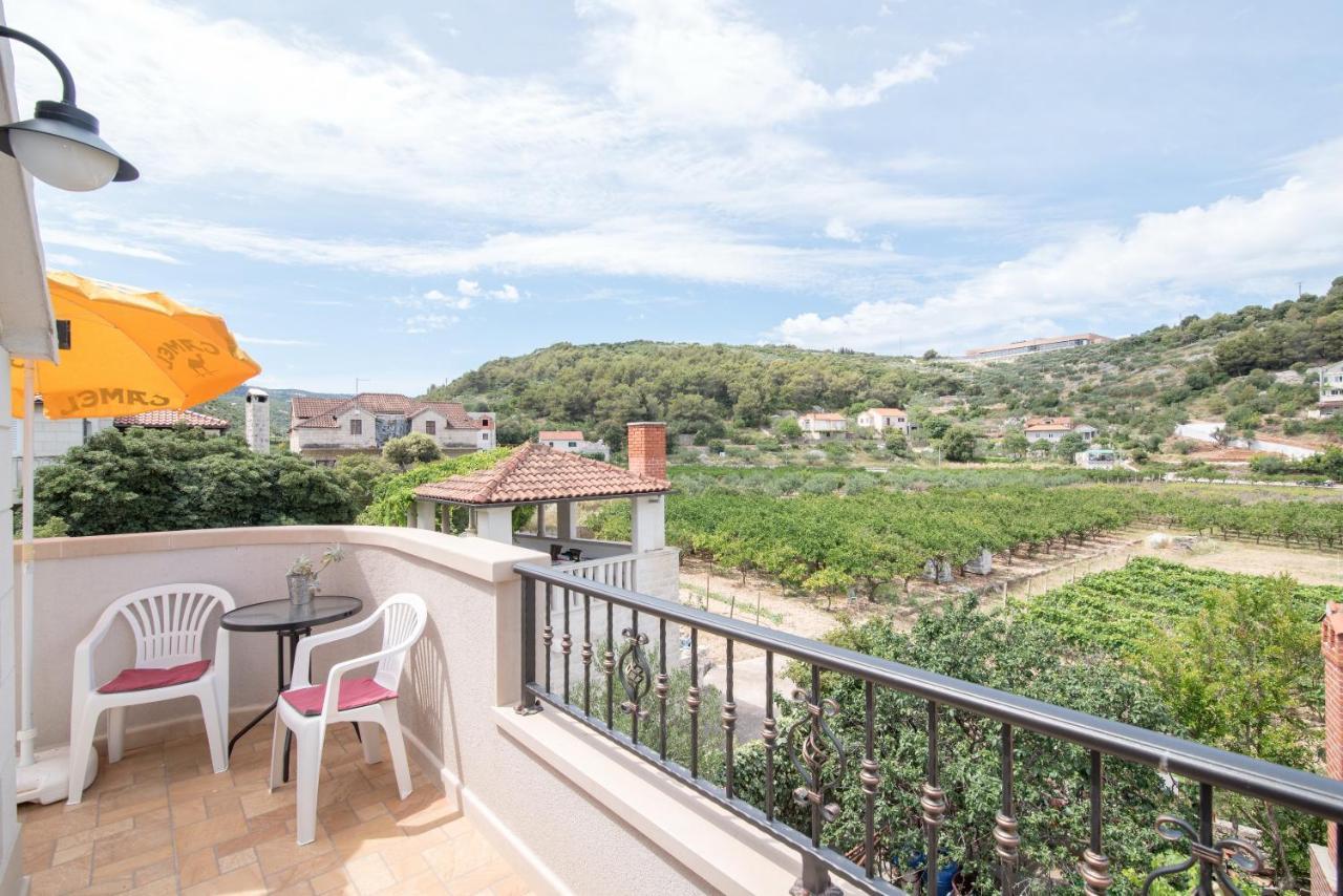 Apartments Mare Postira Luaran gambar