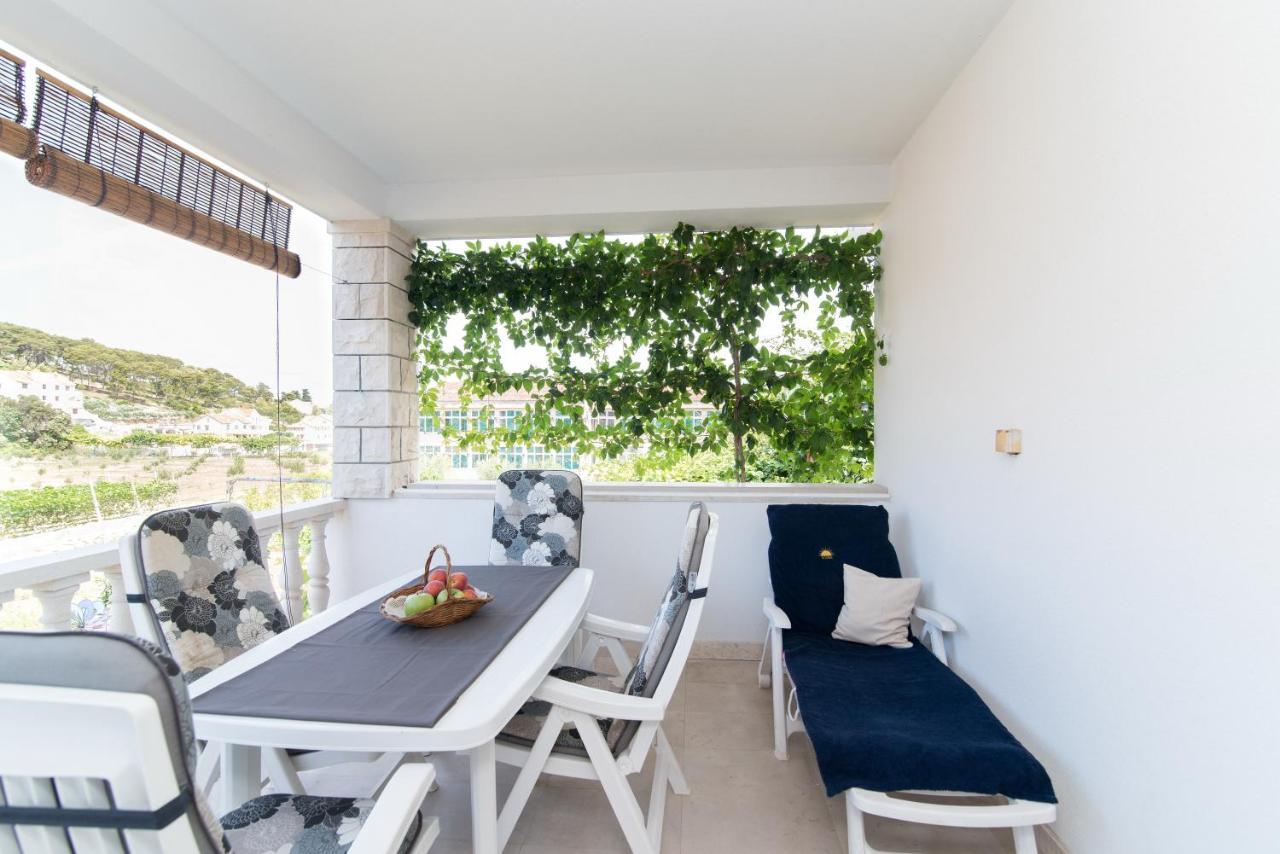 Apartments Mare Postira Luaran gambar